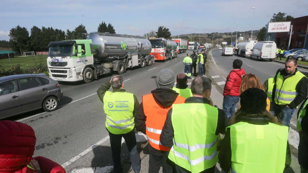 Primera jornada, sin incidentes, del paro indefinido de los pequeños transportistas