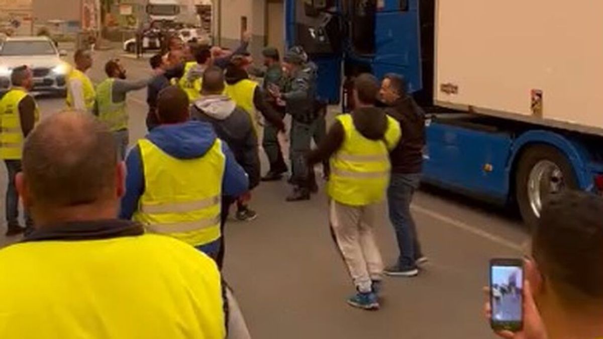 Detienen al conductor de un camión tras saltarse un piquete informativo a gran velocidad en El Ejido Detienen al conductor de un camión tras saltarse un piquete informativo a gran velocidad en El Ejido