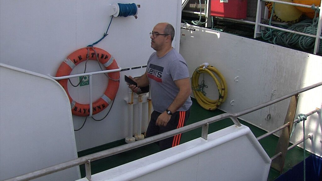 Barcos amarrados o faenando contra reloj por los precios del gasóleo