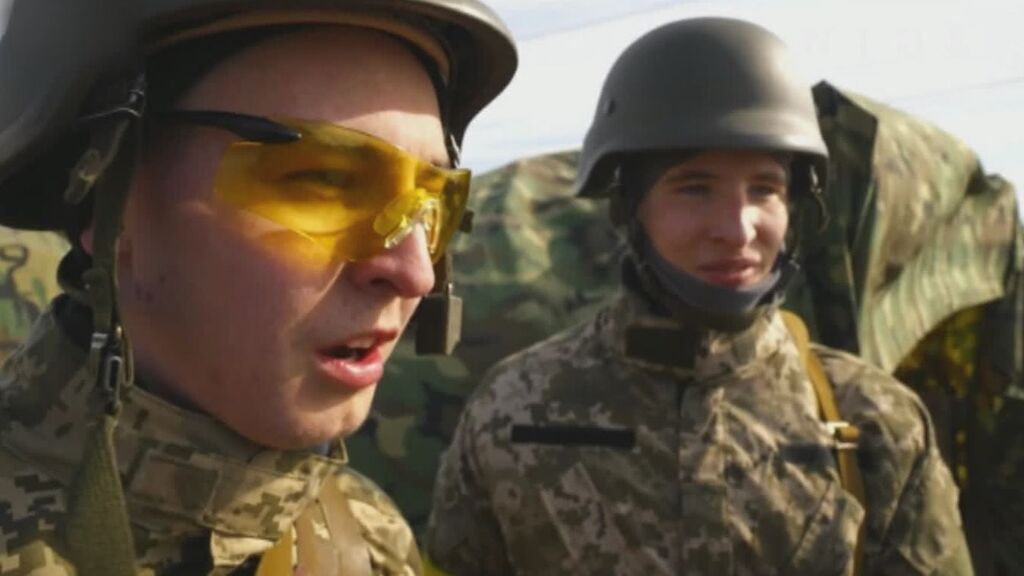 Cuando cambias libros universitarios por rifles de asalto: los jóvenes soldados que luchan por Ucrania