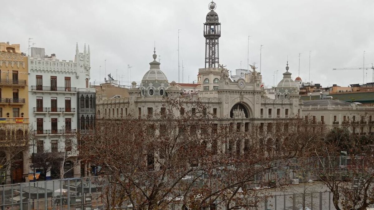 Las fuertes rachas de viento obligan a suspender la 'mascletà' de hoy Las fuertes rachas de viento obligan a suspender la 'mascletà' de hoy