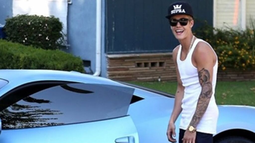 A Justin Bieber le ha vetado Ferrari. ¿Por qué el cantante no puede conducir ninguno de los coches de la marca?