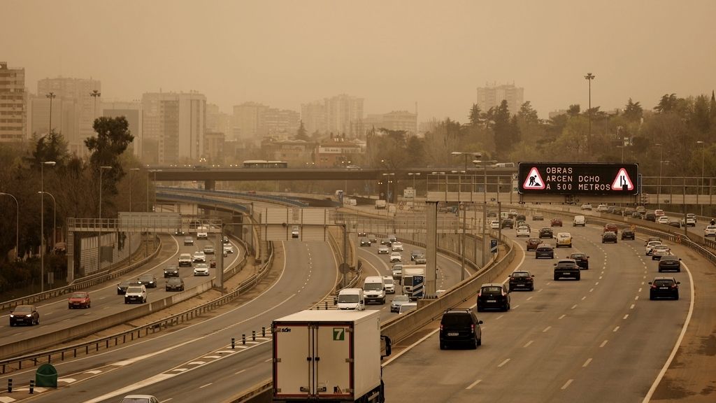 Los cielos se tiñen de naranja en toda España por la calima: las imágenes más impactantes