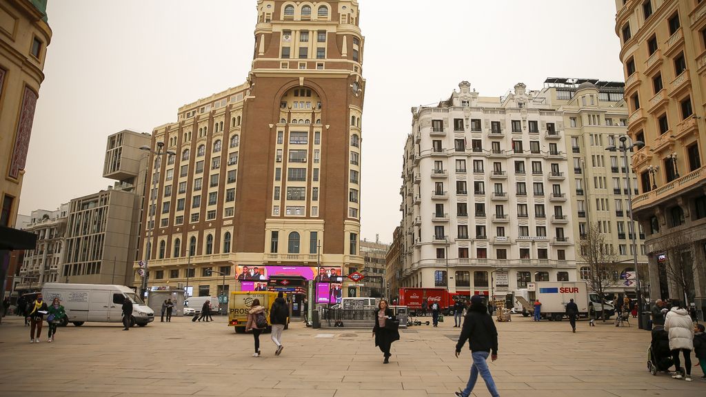 Los cielos se tiñen de naranja en toda España por la calima: las imágenes más impactantes
