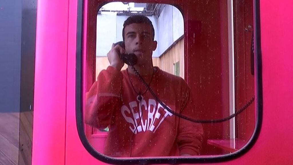 Adri coge el teléfono, otra vez