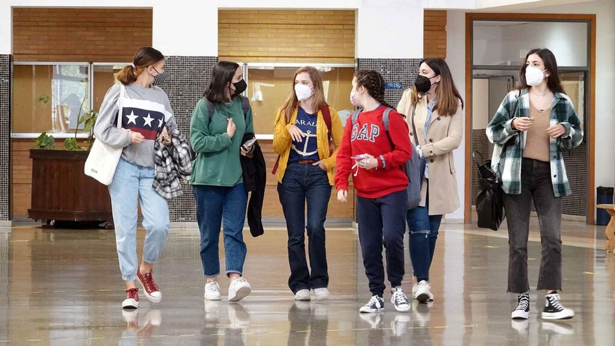 Las malas notas, el precio de la matrícula y la edad empujan a que un 13% de los universitarios abandonen sus estudios superiores Las malas notas, el precio de la matrícula y la edad empujan a que un 13% de los universitarios abandonen sus estudios superiores