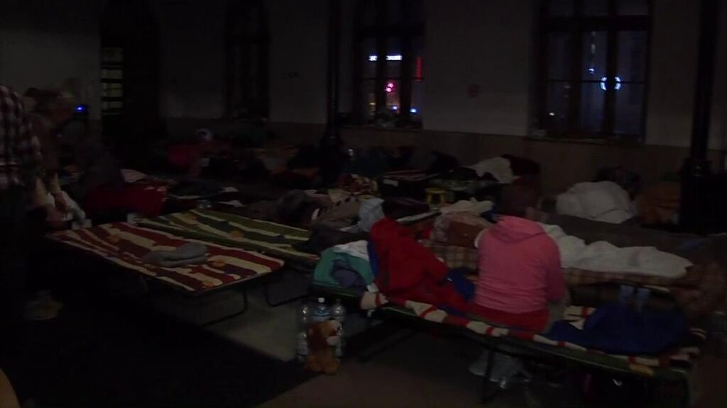 Las sobrecogedoras imágenes de la estación central de Cracovia, donde duermen a diario 300 refugiados ucranianos