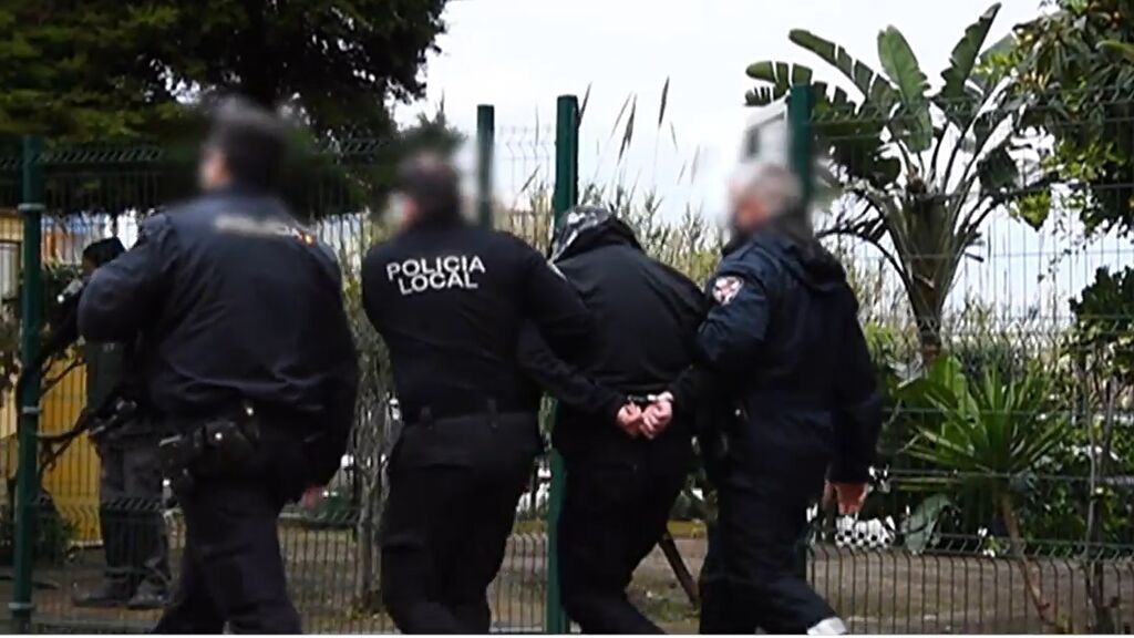 El policía acusado de matar a su mujer en Ceuta habría disparado a su pareja delante de su hija, de 17 años