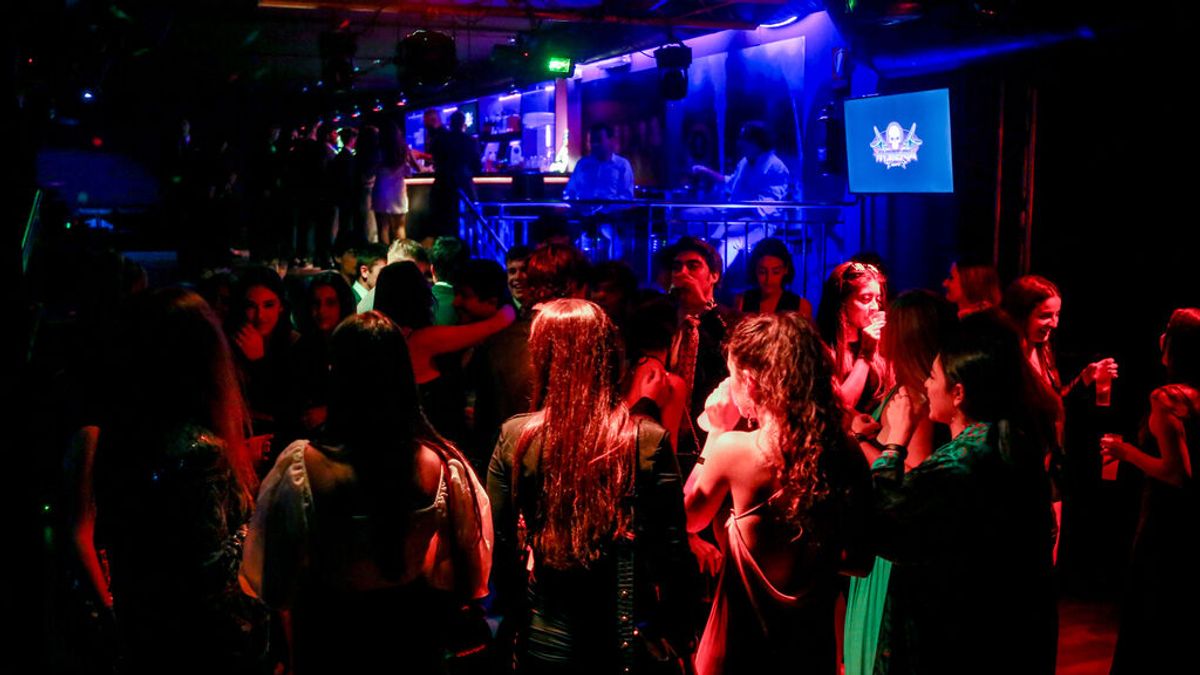Madrid permite el consumo de alimentos y bebidas de pie en salas, espacios multiusos y pistas de baile