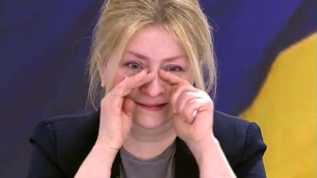 Una refugiada ucraniana se rompe con la llamada sorpresa de su marido en Telecinco