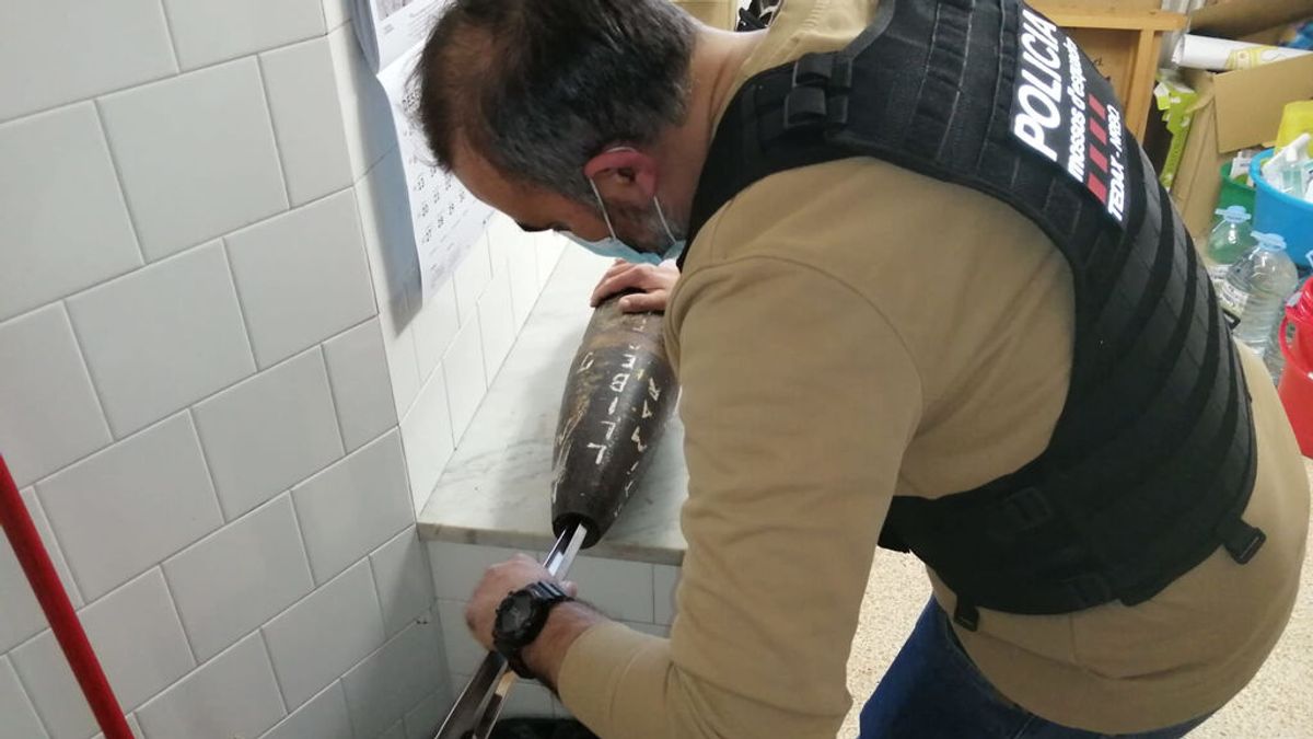 Mossos retira de un centro de ocio infantil un explosivo utilizado como cenicero en el Moianès Mossos retira de un centro de ocio infantil un explosivo utilizado como cenicero en el Moianès