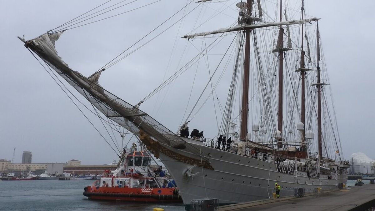 El buque-escuela 'Juan Sebastián de Elcano' arriba en Barcelona tras 18 años y agotar las entradas El buque-escuela 'Juan Sebastián de Elcano' arriba en Barcelona tras 18 años y agotar las entradas