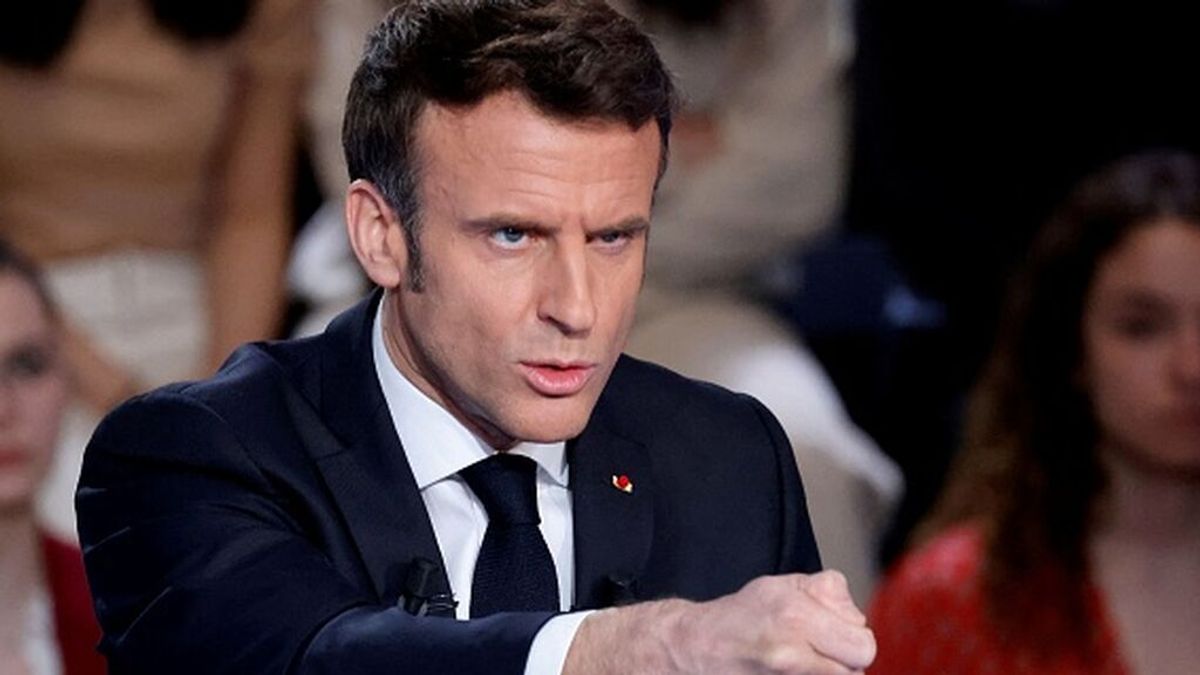 Macron propone una "protección consular" para la periodista rusa que protestó contra la guerra