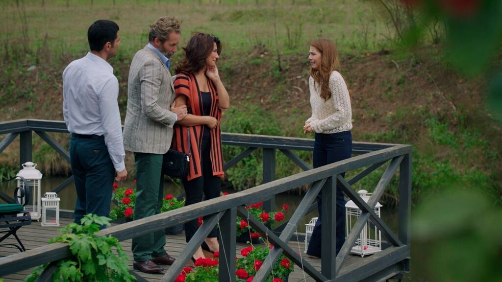 Bahar se reencuentra con sus padres