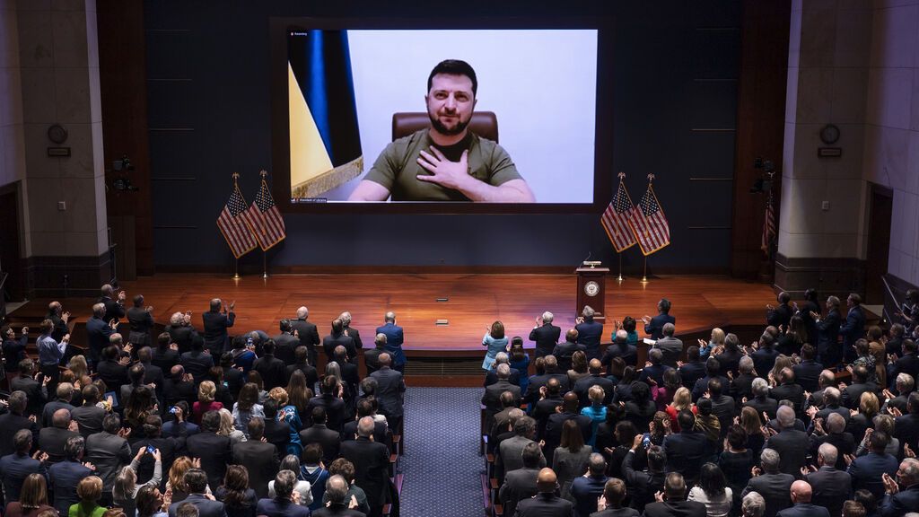 Zelensky implora a los líderes estadounidenses en su gira más triste