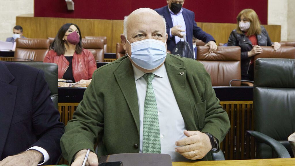 El consejero de Sanidad de la Junta que es más apropiado hablar de "violencia intrafamiliar" que violencia machista