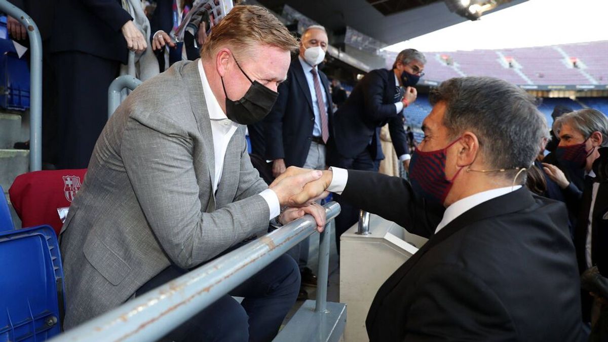 Ronald Koeman fue despedido en el avión por Joan Laporta.