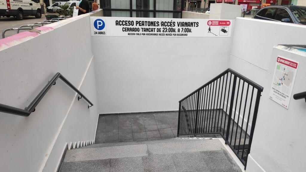 Muere un joven de 20 años al caer desde un muro de tres metros en la primera noche de Las Fallas