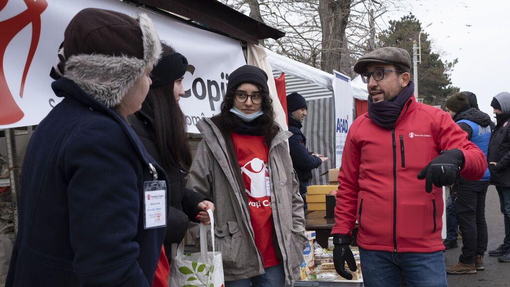 Vicente Raimundo, Save The Children: "Los niños han pasado del cole a abrazar a sus padres, quizá por última vez"