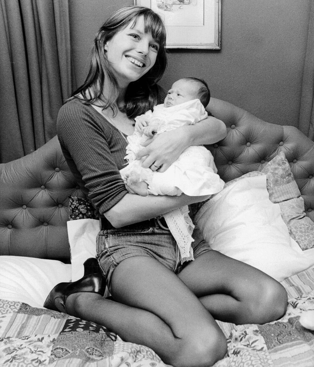 Jane Birkin con su hija Charlotte en 1971.