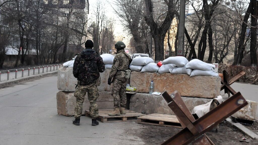 La resistencia ucraniana asegura haber atacado posiciones clave de Rusia en su intento de asfixiar Kiev