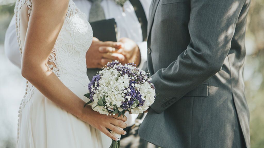 Estos son todos los significados de soñar con una boda ajena: de una alegría familiar a una nube negra próxima.