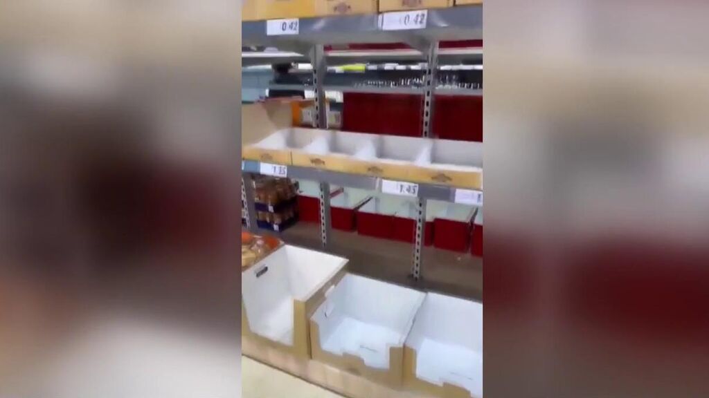El desabastecimiento llega a España: la huelga de transportistas deja los supermercados vacíos