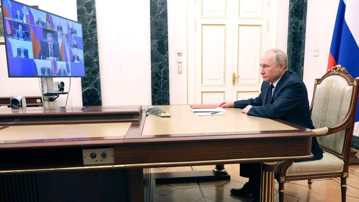 Putin amenaza con "escupir como a los mosquitos" a los opositores dentro de Rusia Putin amenaza con "escupir como a los mosquitos" a los opositores dentro de Rusia
