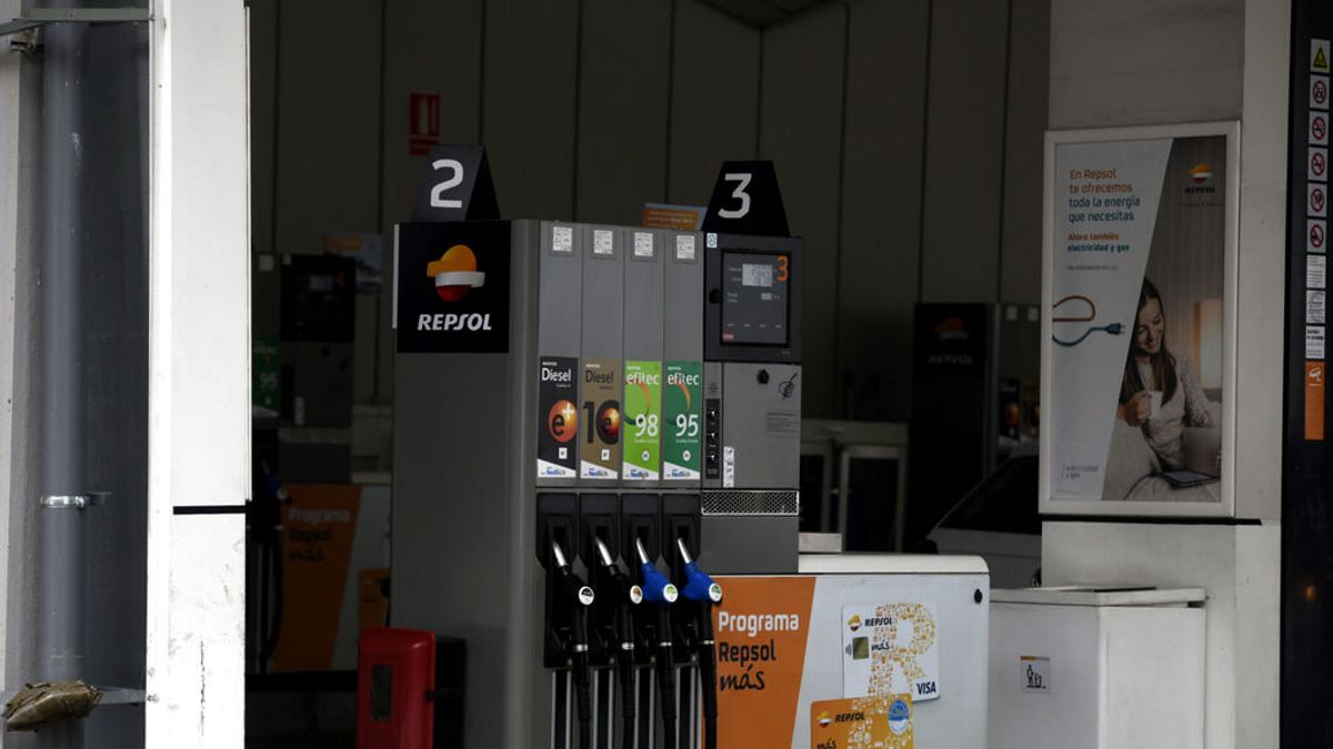 La gasolina sube un 9,8%, el gasóleo un 14,9% y ambos pulverizan sus récords históricos La gasolina sube un 9,8%, el gasóleo un 14,9% y ambos pulverizan sus récords históricos