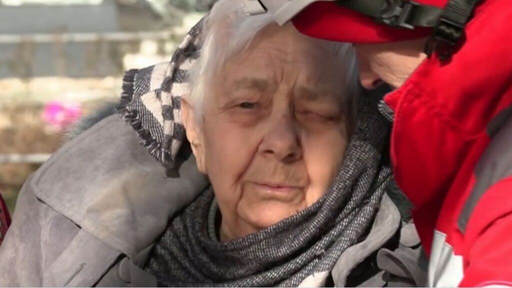 Una mujer tras escapar de las bombas en Kiev: "Mi madre apenas ve pero pudimos salir a tiempo"