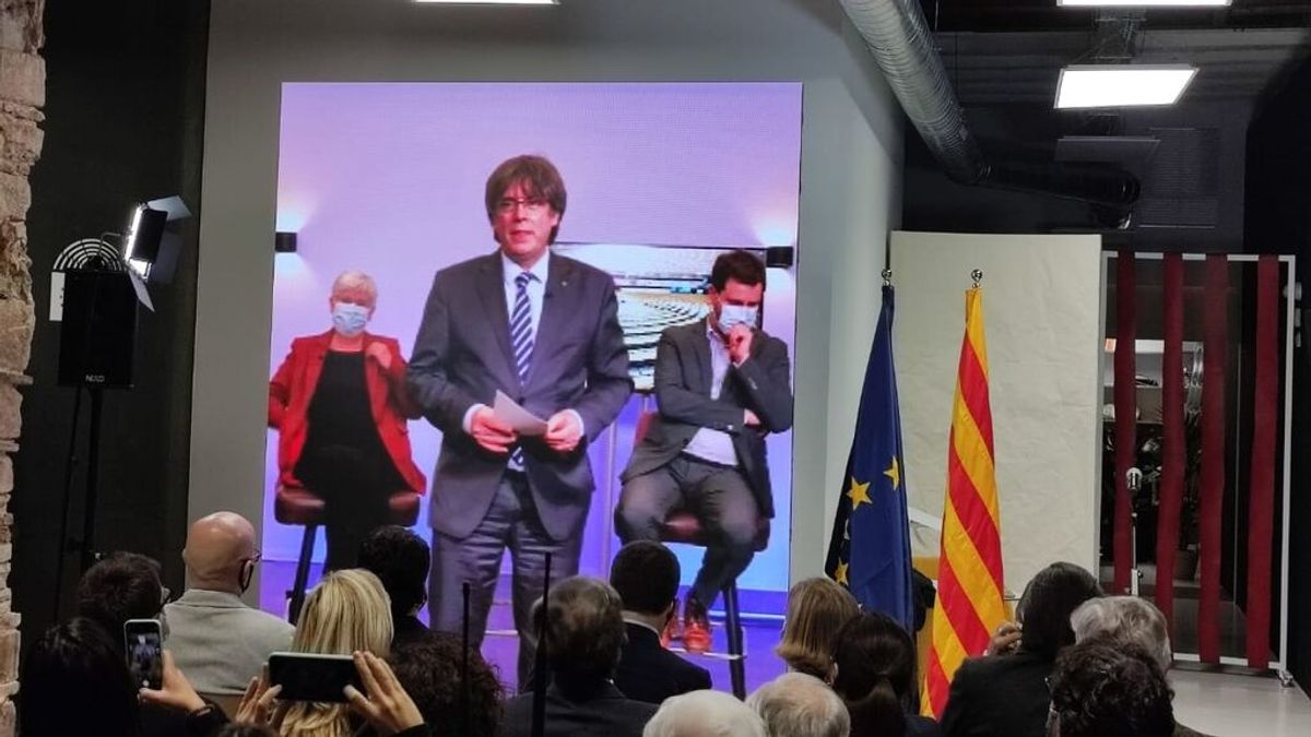 Puigdemont niega reuniones con el Kremlin tras las críticas de Rufián, que dijo que quería ser "James Bond" Puigdemont niega reuniones con el Kremlin tras las críticas de Rufián, que dijo que quería ser "James Bond"