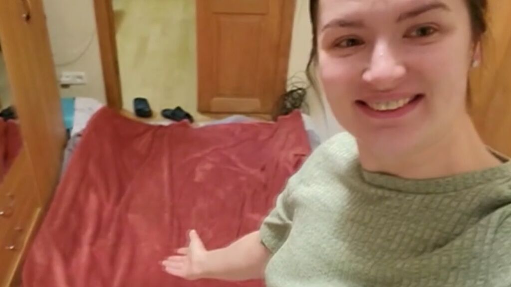 Sasha explica cómo sobreviven a las bombas de Rusia en su piso de Kiev