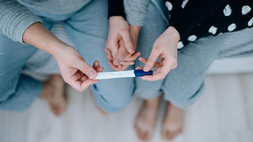 El dilema sin solución de la fertilidad en España: la mujer retrasa el embarazo y el semen de los hombres es peor