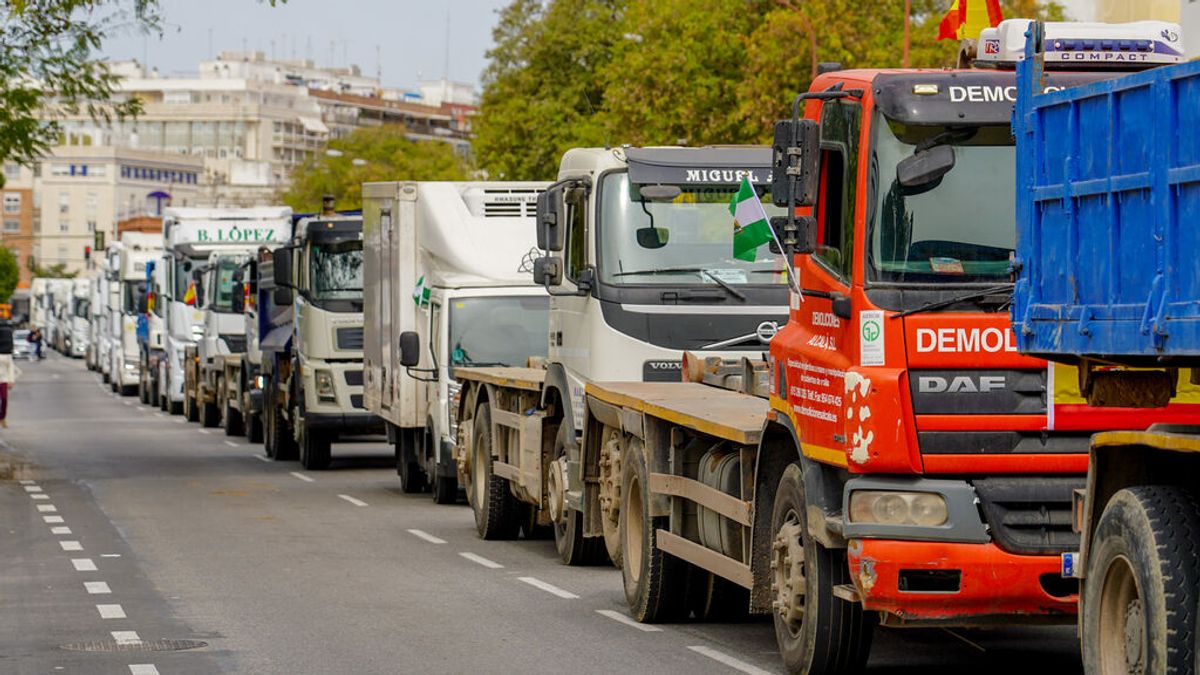Los cinco días de huelga del transporte dejan 6 detenidos, 34 investigados y 595 identificados Los cinco días de huelga del transporte dejan 6 detenidos, 34 investigados y 595 identificados