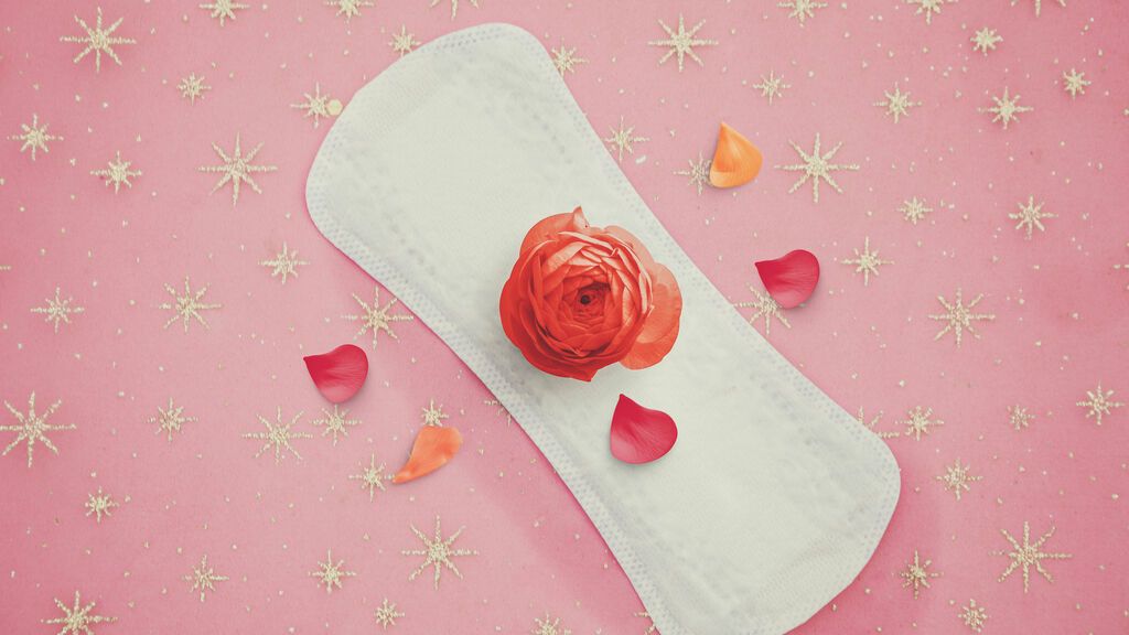 Todo lo que debes saber de la sangre menstrual: desde qué contiene hasta la importancia de su color