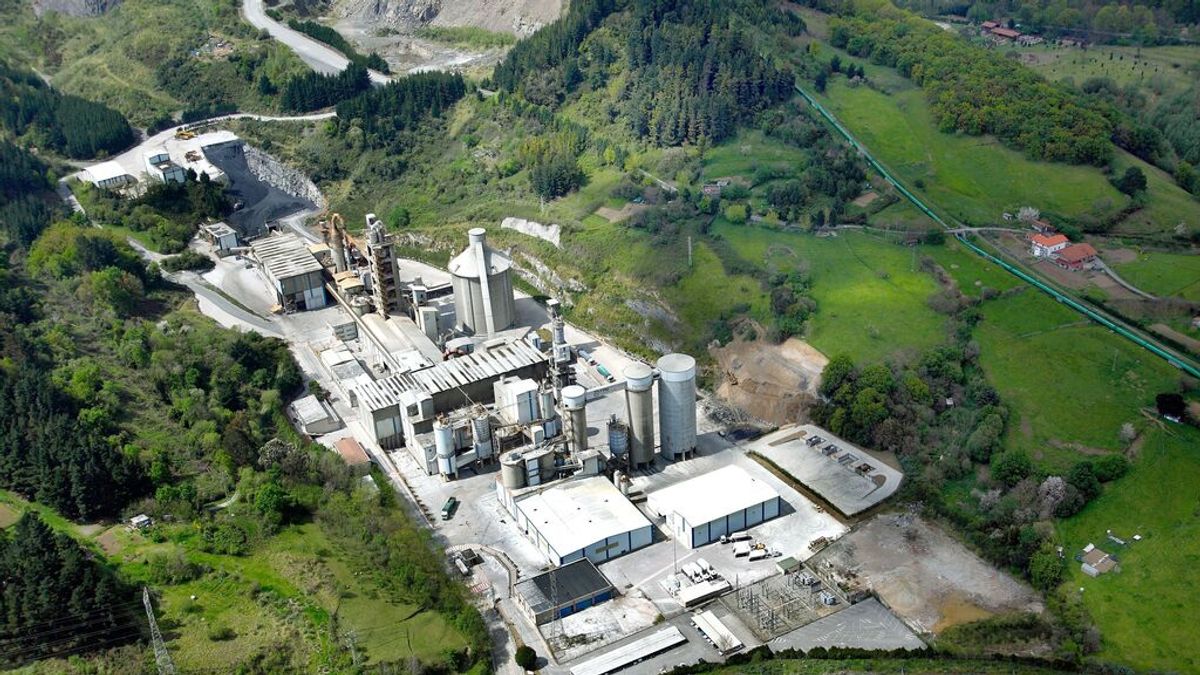 Las cementeras advierten de un colapso "nunca antes vivido" en la construcción por el precio de las materias Las cementeras advierten de un colapso "nunca antes vivido" en la construcción por el precio de las materias