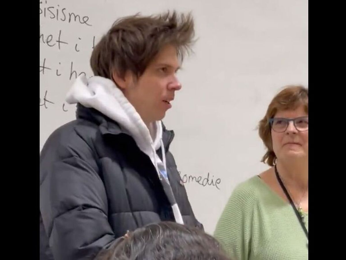 La visita viral de El Rubius a los alumnos de una clase de noruego