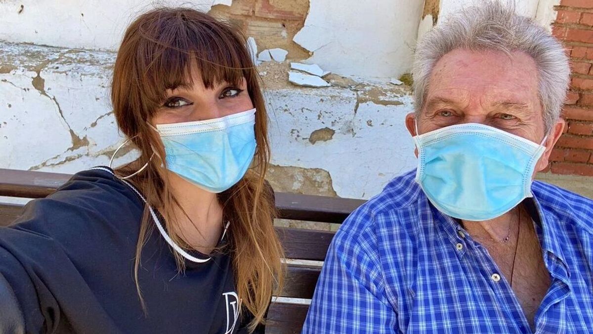 La emotiva carta de Rozalén a su padre un mes después de su muerte