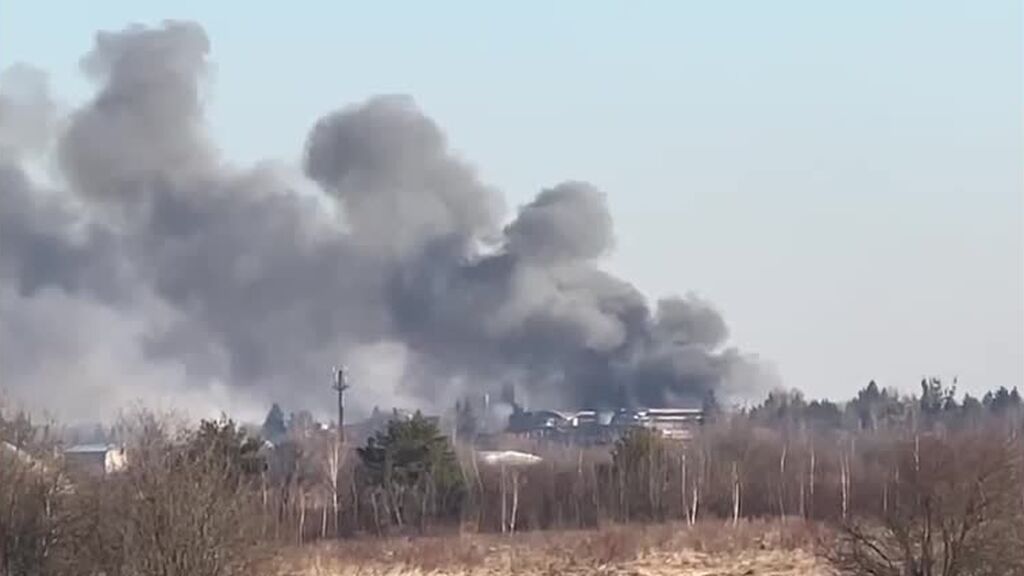 Rusia bombardea por primera vez la ciudad de Leópolis, a 70 kilómetros de Polonia