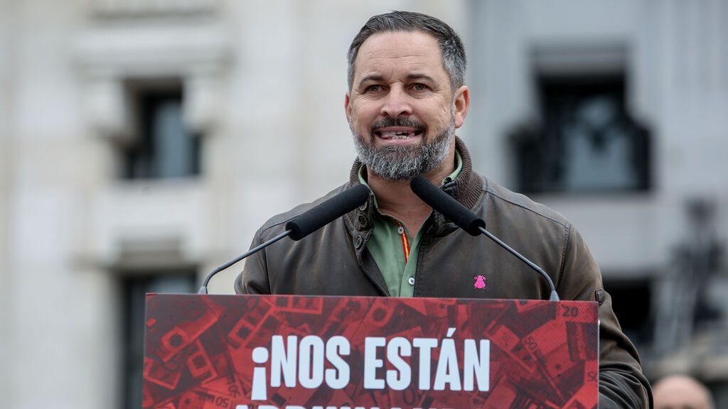 Vox llena Cibeles para pedir la dimisión del Gobierno