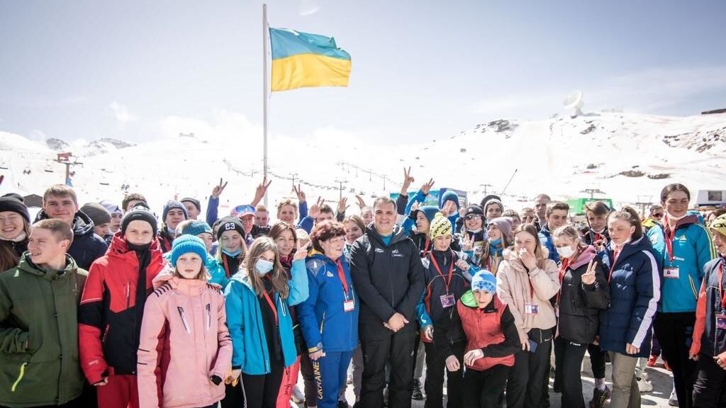 EuropaPress_4329134_ninos_federacion_ucraniana_deportes_invierno_llegan_sierra_nevada