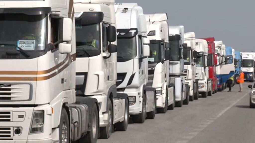 Las movilizaciones de camioneros continúan en el sexto día de huelga: las consecuencias en otros sectores