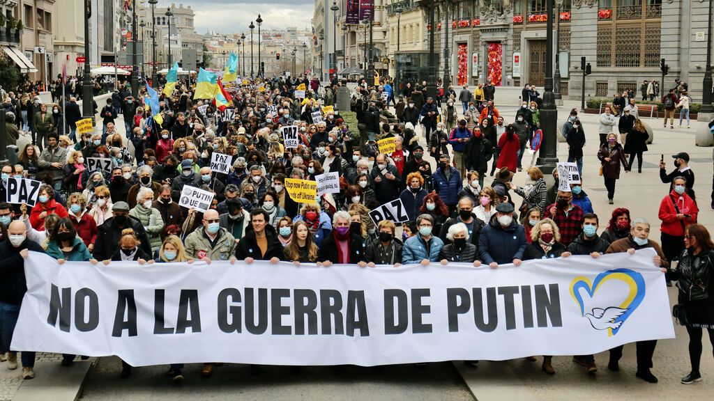 Unas 800 personas se manifiestan en Madrid por la paz en Ucrania: "¡No a la guerra de Putin!"