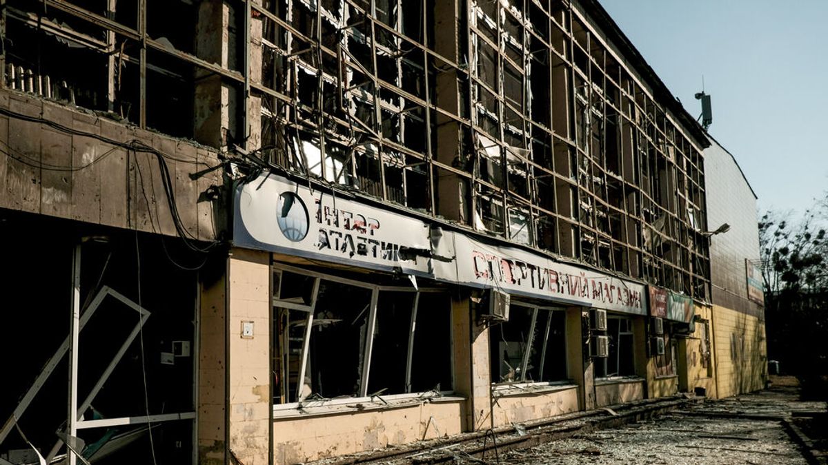 Última hora de la guerra de Ucrania | Rusia bombardea una escuela de arte que alberga a 400 civiles en Mariúpol