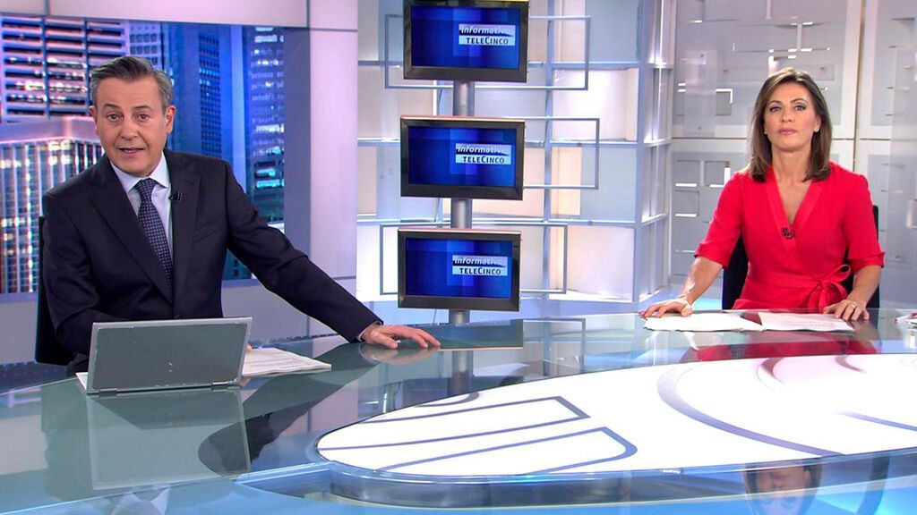 Con José Ribagorda y Ángeles Blanco Informativos Telecinco 2022 Noche 19/03/2022