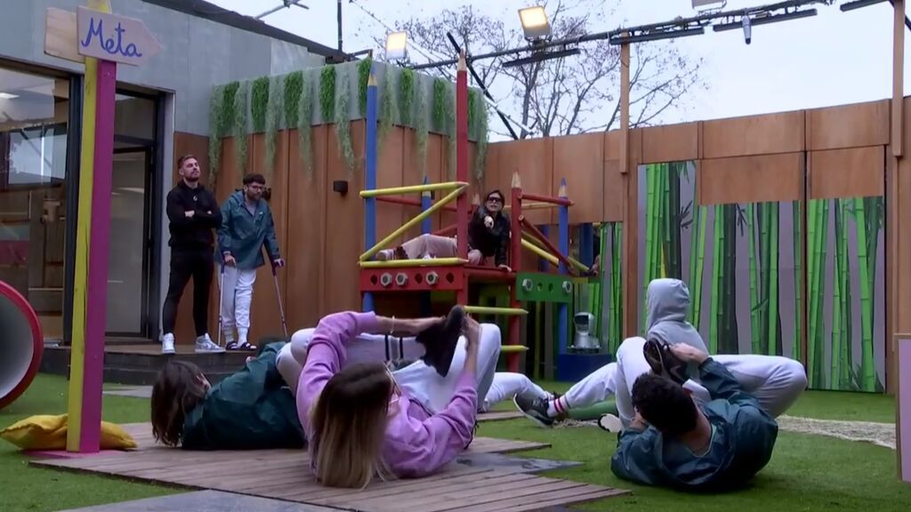 El dedo del pie a la boca