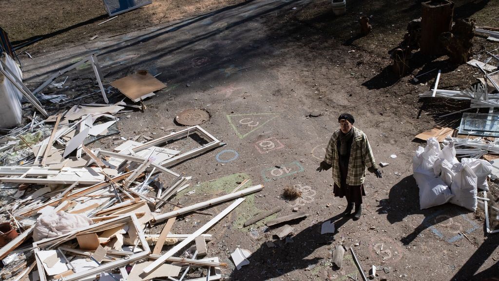 Las autoridades de Mariúpol denuncian un ataque ruso contra una escuela que albergaba a 400 personas