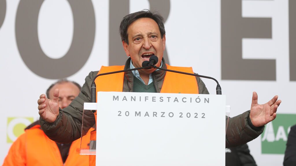 EuropaPress_4329144_presidente_asaja_pedro_barato_interviene_final_marcha_20m_20_marzo_2022