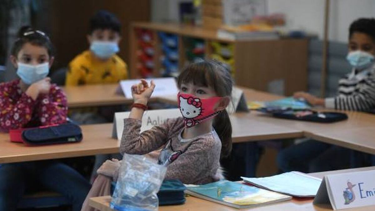 Los logopedas piden prudencia y remarcan que la mascarilla no afecta al aprendizaje del habla de los menores