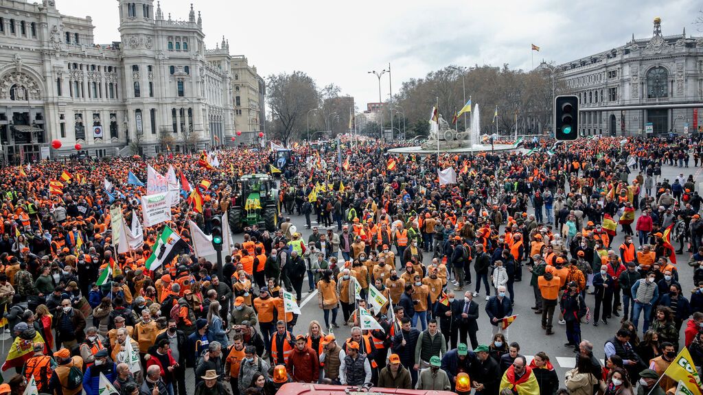 Decenas de miles de personas se manifiestan en Madrid en defensa del mundo rural